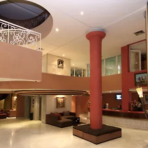 Golden Tulip Tghat فندق