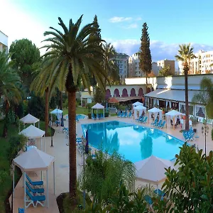 Royal Mirage פס